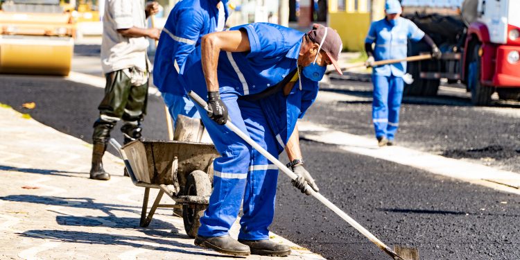 Avenida Bruno Covas em Bertioga está interditada até 10 de maio, em razão das obras