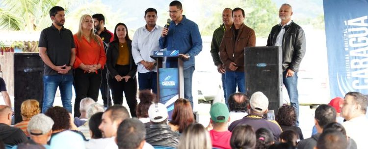 Prefeito de Caraguatatuba realiza entrega de mais de 100 títulos de Regularização Fundiária no Pegorelli