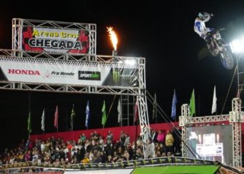 Arena Cross reúne mais de 7 mil pessoas e segue fazendo história em Caraguatatuba