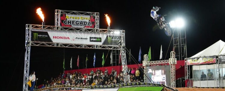 Arena Cross reúne mais de 7 mil pessoas e segue fazendo história em Caraguatatuba