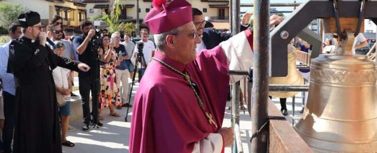 Prefeitura entrega reforma da nova Praça do Divino durante cerimônia de Jubileu de Prata de Diocese de Caraguatatuba