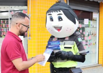 Agente Ciente é o novo mascote do Maio Amarelo em Caraguatatuba