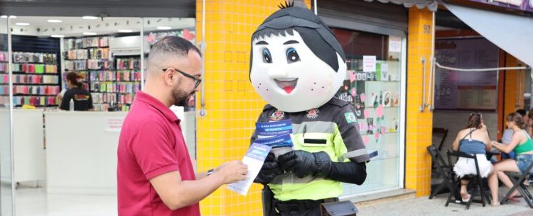Agente Ciente é o novo mascote do Maio Amarelo em Caraguatatuba