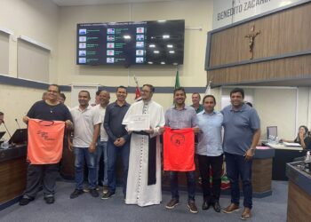 Tato Aguilar homenageia Diocese de Caraguatatuba pelos 25 anos de existência