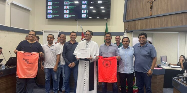 Tato Aguilar homenageia Diocese de Caraguatatuba pelos 25 anos de existência