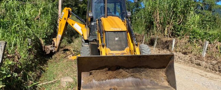 Região Sul prossegue com serviços de limpeza e desassoreamento de valas