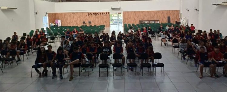 Maio Amarelo em Caraguatatuba leva conscientização às escolas