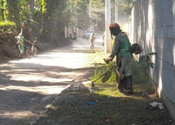 Prefeitura leva serviços de limpeza e manutenção em ruas do Jardim Santa Rosa (Morro do Chocolate)