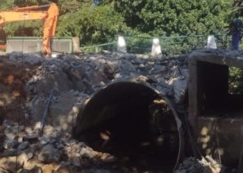 Prefeitura de Caraguatatuba retoma a reconstrução da ponte do Verde Mar