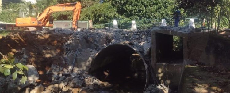 Prefeitura de Caraguatatuba retoma a reconstrução da ponte do Verde Mar