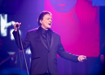 Fábio Jr. e Dudu Nobre emocionam e animam shows em comemoração aos 33 anos de Bertioga