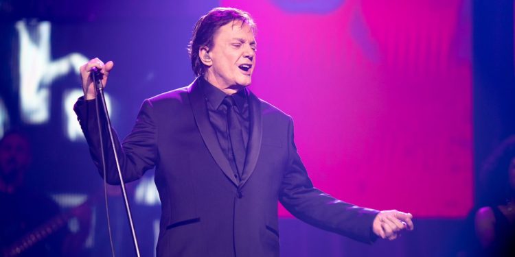 Fábio Jr. e Dudu Nobre emocionam e animam shows em comemoração aos 33 anos de Bertioga