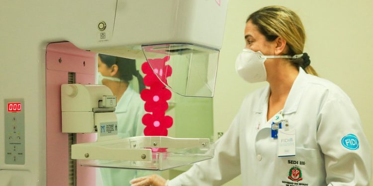 Carreta da mamografia com exames gratuitos inicia atendimento em Bertioga nesta terça (25)