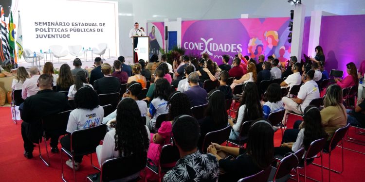 Câmara Jovem: Jovens vereadores marcam presença no 7º Conexidades em São Sebastião