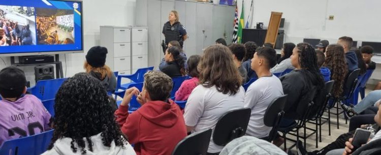 GCM de Caraguatatuba leva palestra sobre bullyng à alunos do CIEFI do Perequê Mirim