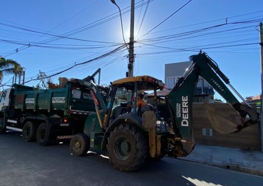Prefeitura segue fiscalizando com rigor e limpando áreas utilizadas para descarte irregular de resíduos