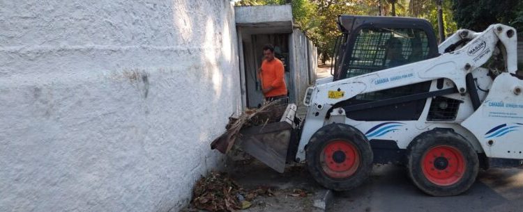 Força-tarefa da Sesep impõe ritmo acelerado na limpeza dos bairros em Caraguatatuba