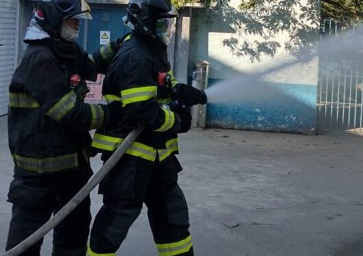 Alunos da Martim de Sá participam do Programa Férias Mais Seguras, com o Corpo de Bombeiros
