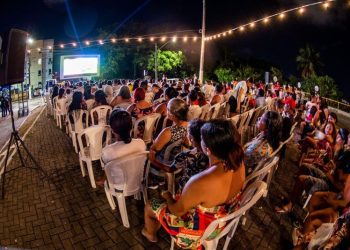 Dia Mundial do Meio Ambiente: escolas municipais de Caraguatatuba recebem ação didática sobre reciclagem e cinema