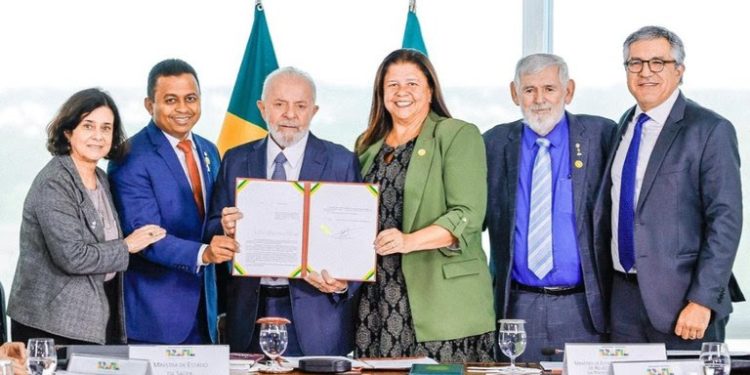 Lula sanciona lei que prioriza cuidado e qualidade de vida a pacientes com Alzheimer