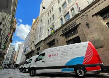 Unidade Móvel da AASP oferece serviços gratuitos aos advogados de Caraguatatuba, em São Paulo