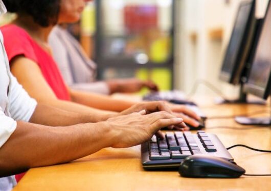 Caraguatatuba abre 60 vagas para curso de informática presencial