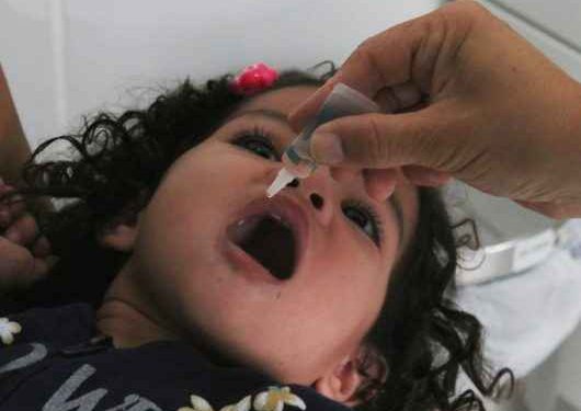 Caraguatatuba aplica 2.656 doses na Campanha contra Poliomielite e atinge cobertura de 53%