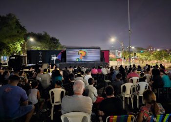 Bertioga recebe cinema gratuito ao ar livre e exibição acessível de arte nos dias 17 e 18 de julho