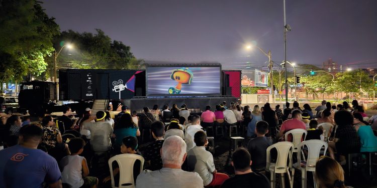 Bertioga recebe cinema gratuito ao ar livre e exibição acessível de arte nos dias 17 e 18 de julho