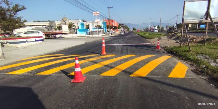 Prefeitura de Caraguatatuba instala e recupera 95 pontos de sinalização de trânsito em junho
