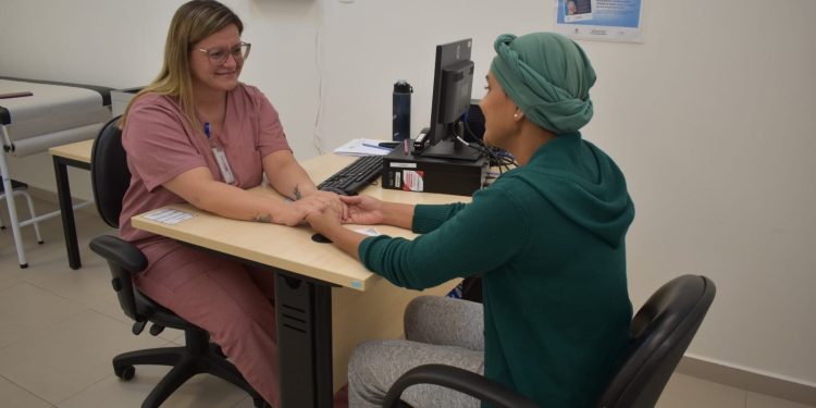 Serviço de Navegação Oncológica dá apoio integral a pacientes com câncer de mama no HRLN