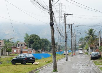 Prefeitura aguarda retirada de postes da EDP para retomada de obras de pavimentação na Rua Alta Tensão