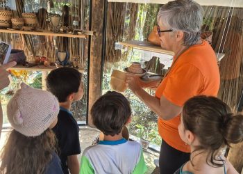 *Paideia valoriza Culturas Caiçara e Indígena e leva seus alunos para visitas em ateliê de cerâmica e ao Museu de Caraguá (MACC)*