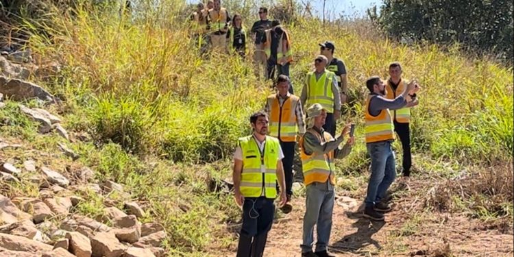Profissionais de meio ambiente de todo o Brasil visitam passagens de fauna da Rodovia dos Tamoios