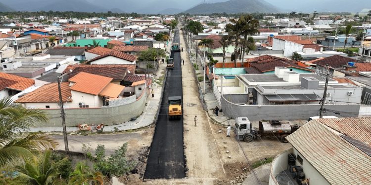 Prefeitura de Caraguatatuba inicia pavimentação de diversas ruas do Balneário dos Golfinhos