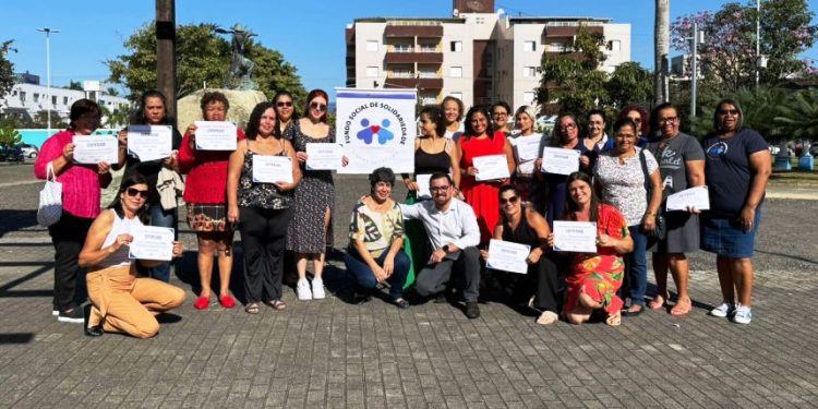 Fundo Social de Caraguatatuba forma 20 alunas em curso de Iniciação à Costura