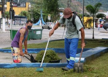 Prefeitura de Caraguatatuba convoca mais bolsistas do PEAD para atuar na limpeza urbana