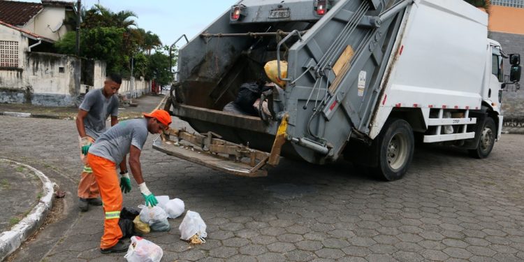 Prefeitura reforça alteração de horário do recolhimento de lixo de alguns bairros