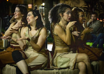 Espetáculo “A Farsa do Açúcar Queimado ou a Mulher que Virou Pudim”, com o Núcleo Sem Drama, é destaque na programação do Sesc Taubaté A apresentação é gratuita e acontece neste sábado, dia 31/08, a partir das 20h.