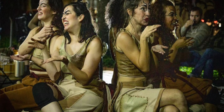 Espetáculo “A Farsa do Açúcar Queimado ou a Mulher que Virou Pudim”, com o Núcleo Sem Drama, é destaque na programação do Sesc Taubaté A apresentação é gratuita e acontece neste sábado, dia 31/08, a partir das 20h.