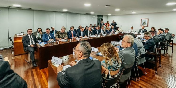 Governo e estados vão focar ações em 21 municípios responsáveis por mais da metade dos incêndios amazônicos