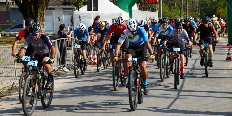 Super GP de Mountain Bike movimenta Caraguatatuba e 28 ciclistas sobem ao pódio