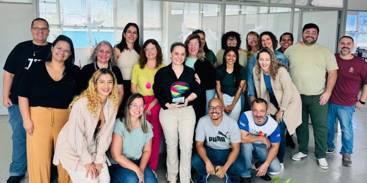 Caraguatatuba recebe troféu Destaque Aprova Brasil por excelente resultado alcançado no IDEB 2023