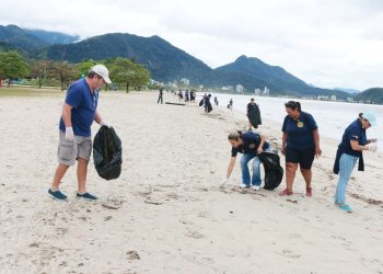 Prefeitura de Caraguatatuba promove limpeza de praia neste final de semana