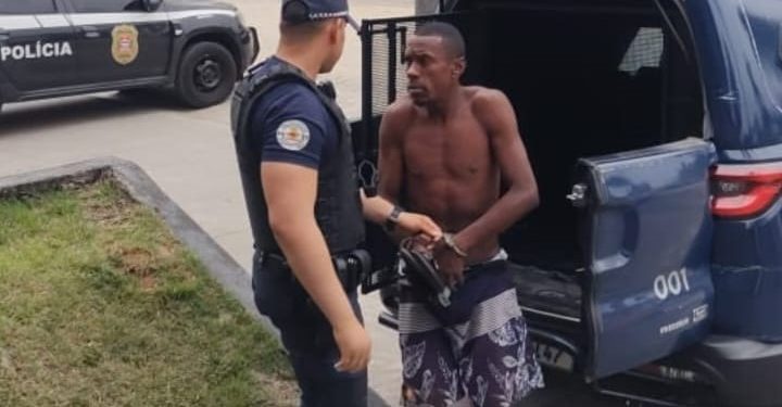 GCM de Caraguatatuba atua na prisão de indivíduo por atentar contra pessoas na Praça da Cultura