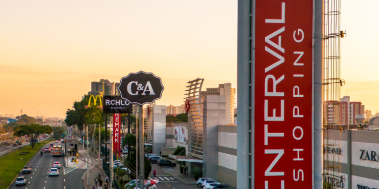 Centervale atrai cerca de R$ 8 milhões em investimentos com a abertura de quinze novas operações e amplia o mix de lojas para a compras de Natal