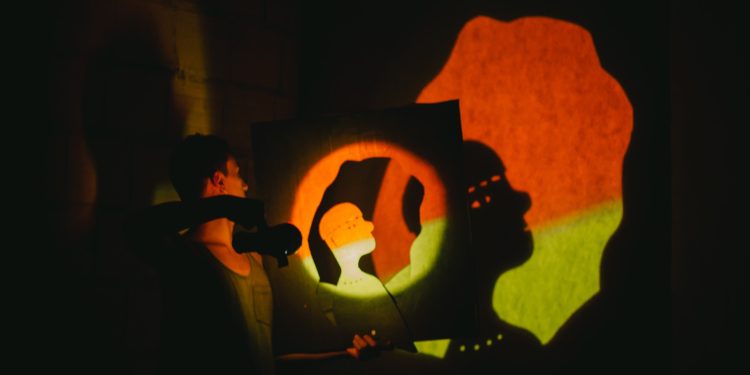 Cia. Quase Cinema apresenta Teatro de Sombras   em Jacareí com entrada gratuita