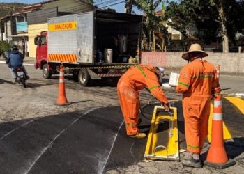 Prefeitura de Caraguatatuba instala e recupera mais de 200 pontos de sinalização de trânsito em agosto