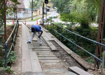 Prefeitura de Caraguatatuba inicia reforma de ponte sobre o Guaxinduba no Terrralão