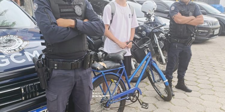 Câmeras do COI auxiliam GCM de Caraguatatuba a prender em flagrante indivíduo por furto de bicicleta